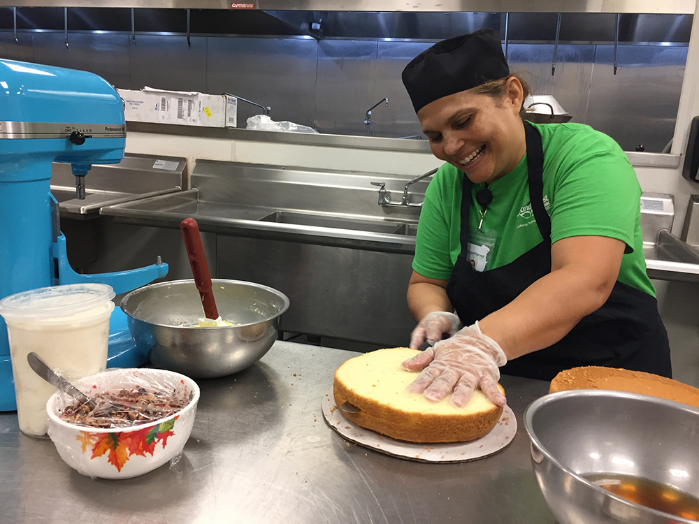 Yoleida Davila making a cake